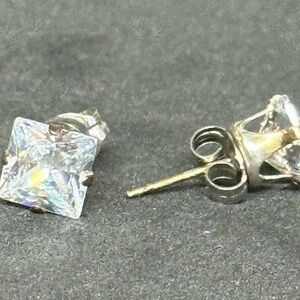 Zirconia square earrings